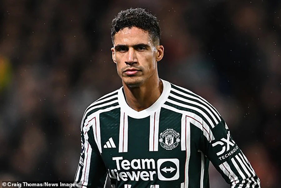 Varane nhận lương quá cao 340.000 bảng Anh/tuần nên MU không muốn gia hạn hợp đồng với anh. ẢNH: NEWS IMAGES. mu-raphael-varane-4846.jpg