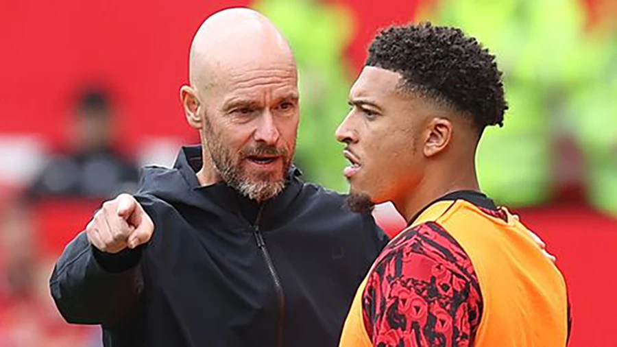 Sancho dám "bật" HLV Ten Hag và không chịu xin lỗi nên bị Manchester United treo giò nội bộ từ tháng 9 năm ngoái đến nay. ẢNH: GETTY mu-ten-hag-sancho-2232.jpeg