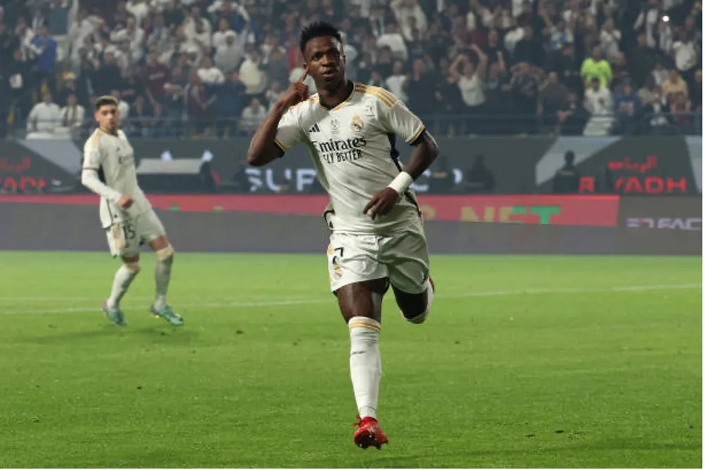 Vinicius hoàn tất cú hattrick đè bẹp Barca. Ảnh: GETTY vinicius-real-madrid.jpg