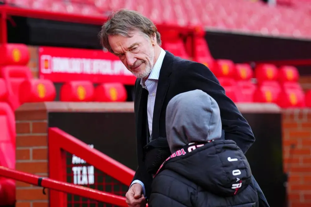 Sir Jim Ratcliffe lần đầu đến Old Trafford theo dõi Manchester United thi đấu trên cương vị mới. ẢNH: GETTY SIR-JIM-RATCLIFFE-MANCHESTER-UNITED.jpg