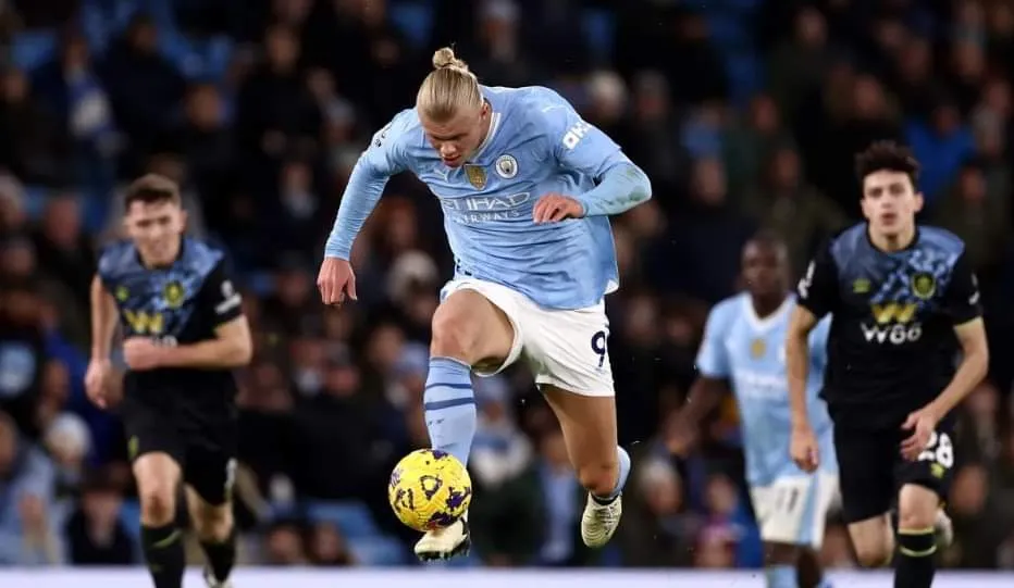 Man City thắng dễ Burnley, Liverpool ‘hủy diệt’ Chelsea