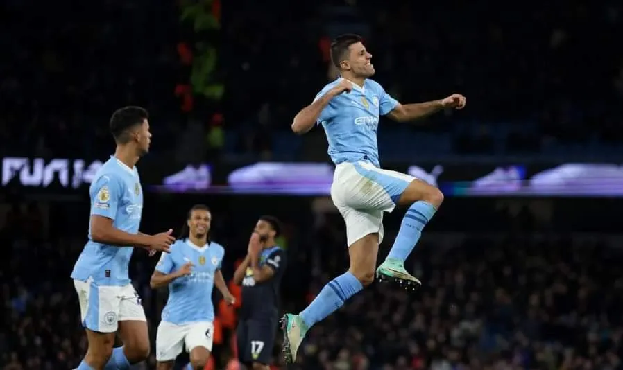 Man City thắng dễ Burnley, Liverpool ‘hủy diệt’ Chelsea