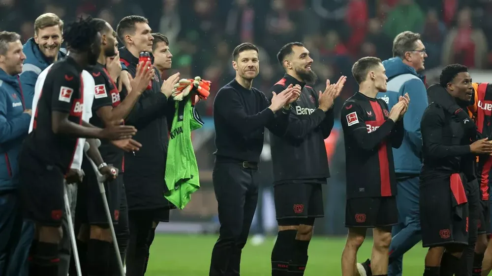 Xavi Alonso đang trở thành một hiện tượng khi tạo nên một Bayer Leverkusen bất bại dù "nguồn lực" ở đội này không lớn. ẢNH: GETTY bayer-leverkusen-xabi-alonso.jpg