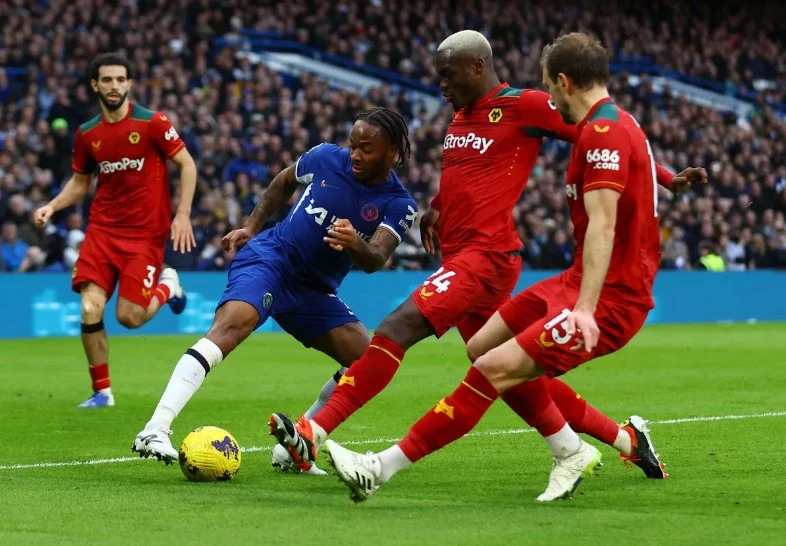 Hàng công Chelsea vẫn đang trông chờ vào sự đột phá của Sterling. Ảnh: Getty chelsea-premier-league.jpeg