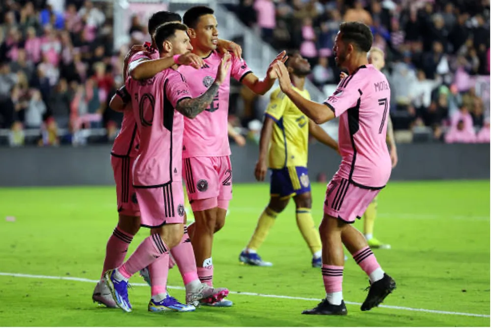 Inter Miami thắng dễ dàng trong trận mở màn. Ảnh: GETTY inter-miami-lionel-messi.jpg