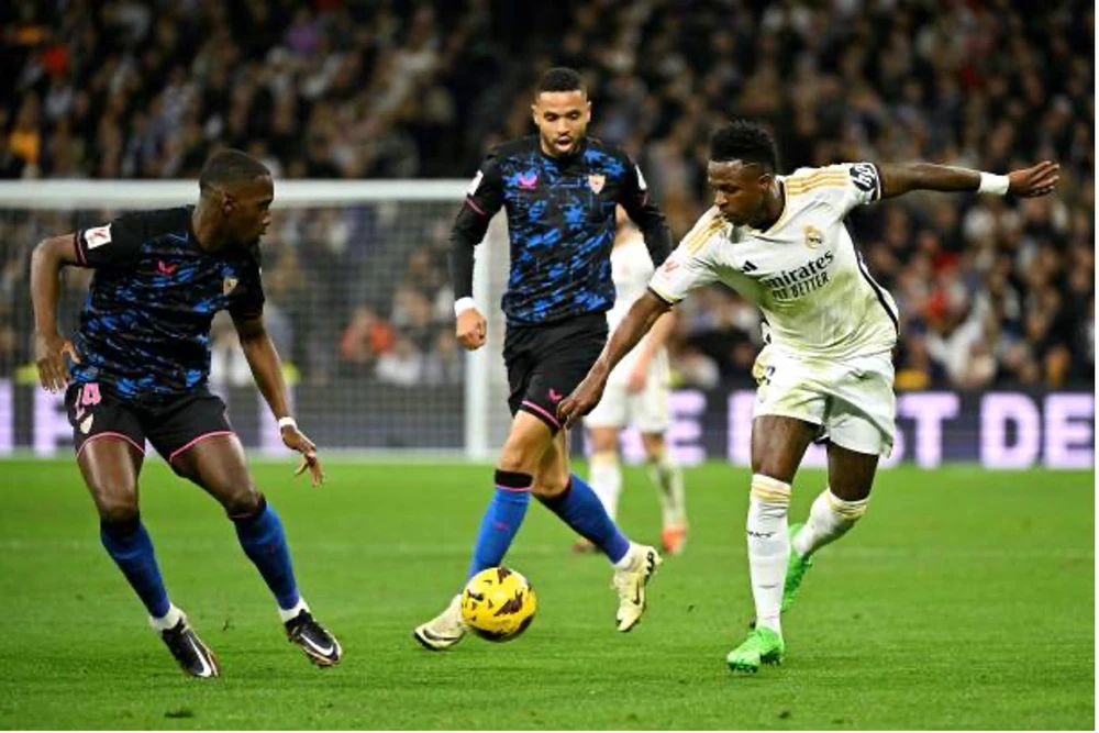 Real Madrid gặp bế tắc trước một Sevilla chơi kỷ luật. Ảnh: GETTY vinicius-real-madrid.jpg