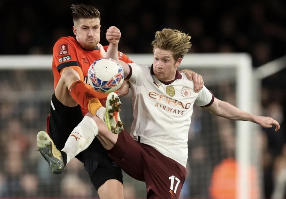 De Bruyne có 4 pha kiến tạo trong 1 trận đấu. ẢNH: REUTERS de-bruyne-man-city.png