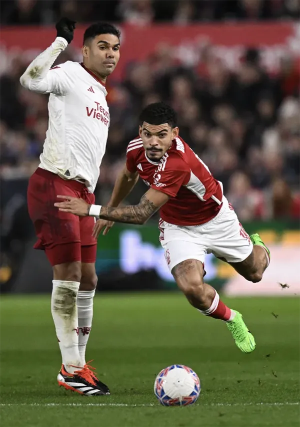 Liệu Morgan Gibbs-White có nhận án phạt với bình luận đầy ẩn ý về bàn thắng của Casemiro. ẢNH: AFP nottinham-forest-manchester-united.png