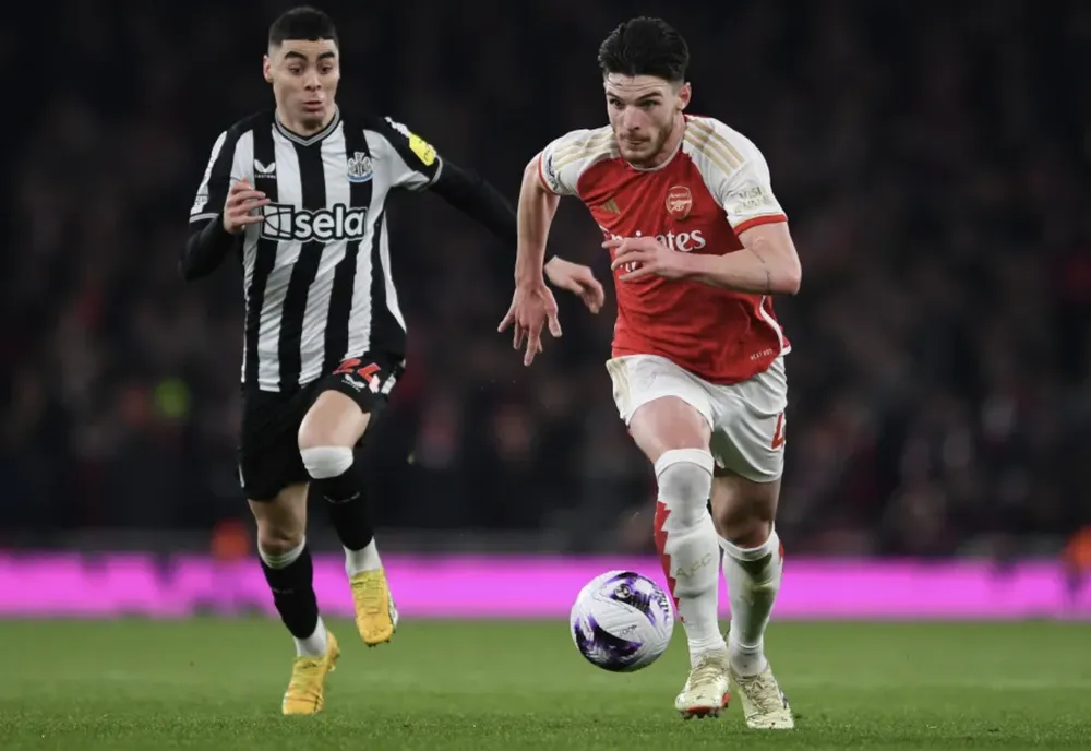 Walker cho rằng Declan Rice vẫn chưa đạt đẳng cấp như Rodri. ẢNH: GETTY arsenal-declan-rice.png
