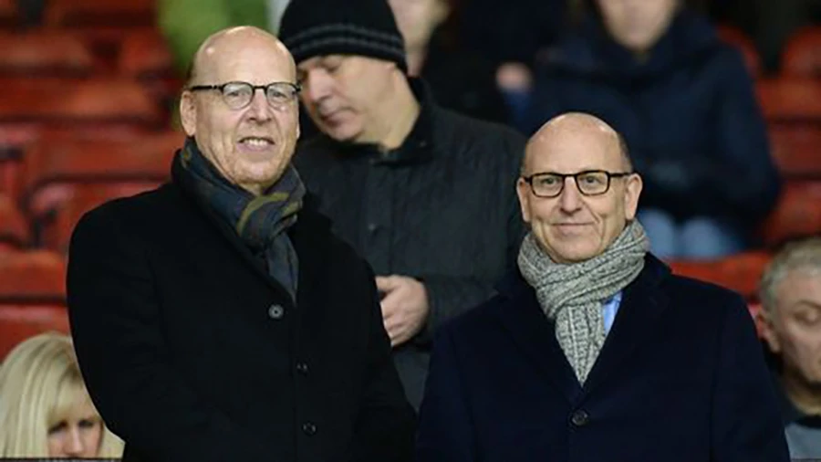 Avram cùng Joel Glazer hiện đang là đồng chủ tịch MU. ẢNH: GETTY manchester-united-glazer.jpeg