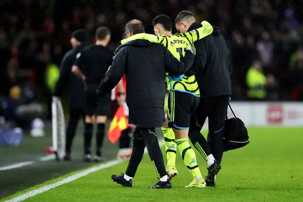 Martinelli rời sân vì chấn thương. ẢNH: GETTY Gabriel-Martinelli-arsenal.jpg