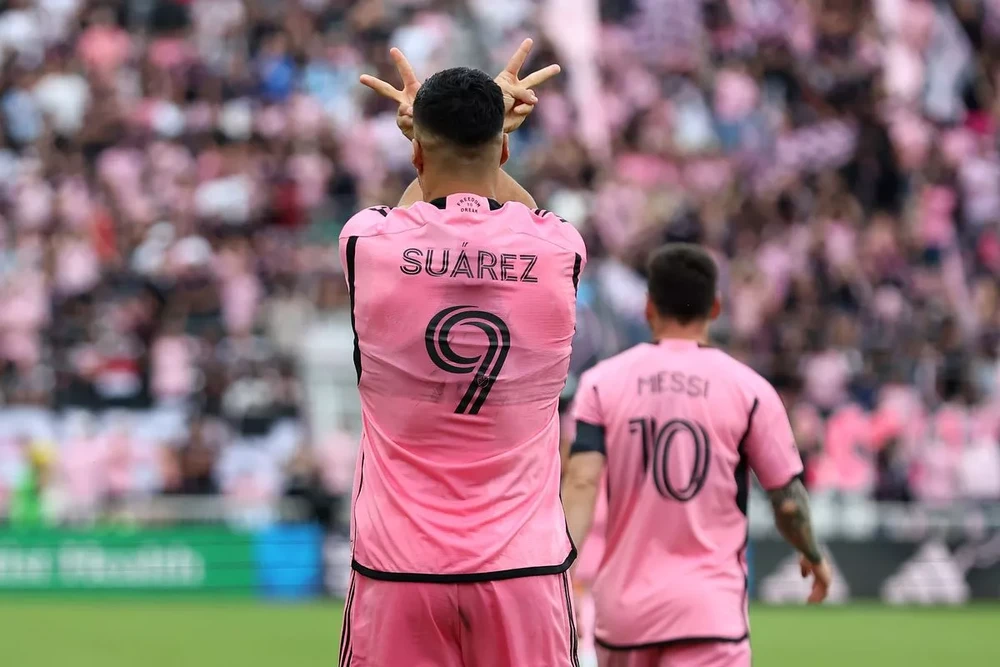 Lionel Messi và Luis Suarez đang gây bão ở MLS trong màu áo Inter Miami. ẢNH: GETTY inter-miami-suarez-messi.jpg
