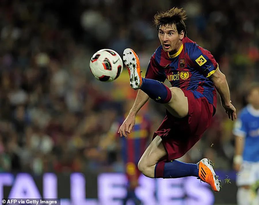 Foden rất vui và lấy làm vinh dự khi được ông thầy so sánh với Messi. ẢNH: GETTY lionel-messi.jpg