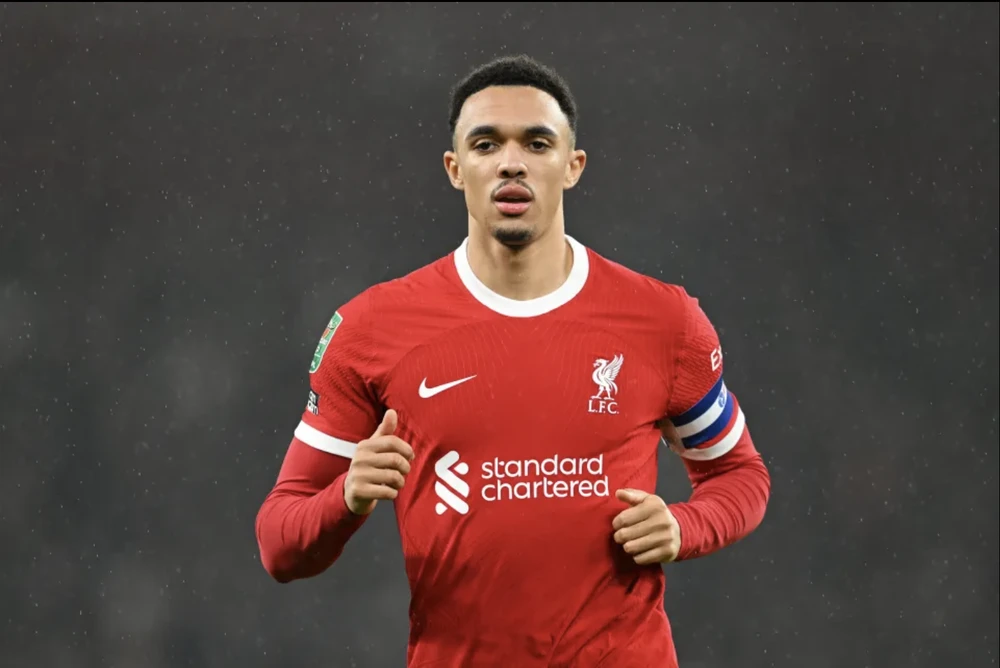 Alexander-Arnold hạ thấp các danh hiệu Man City đạt được. ẢNH: GETTY Alexander-Arnold-liverpool.png