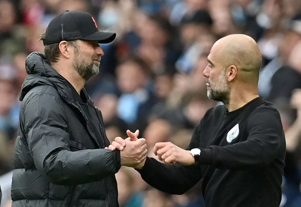 Pep Guardiola chúc Jurgen Klopp nhiều may mắn sau khi rời Liverpool. ẢNH: GETTY klopp-pep-guardiola.jpg