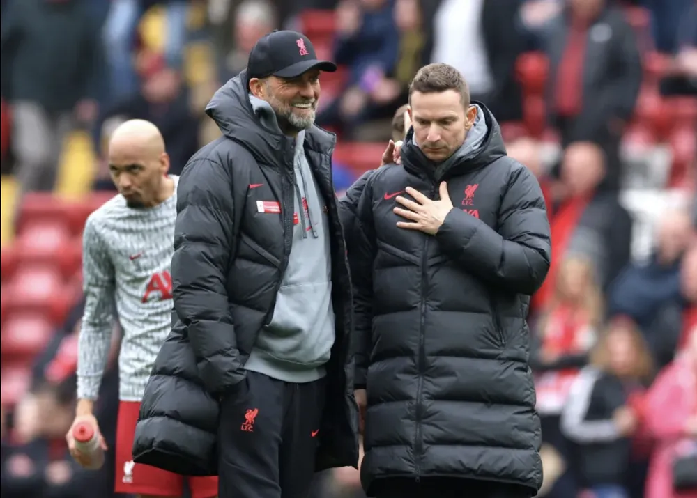 Các cầu thủ Liverpool muốn Pep Lijnders (phải) kế nhiệm Jurgen Klopp. ẢNH: GETTY Liverpool