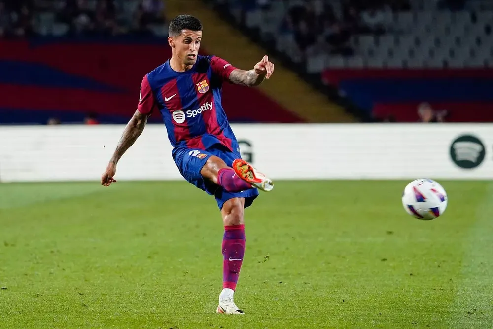 barcelona-joao-cancelo.jpg