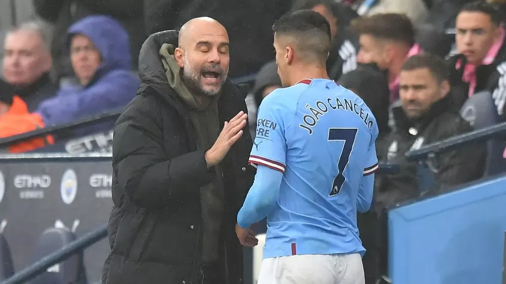 pep-guardiola-cancelo-manchester-city.jpg