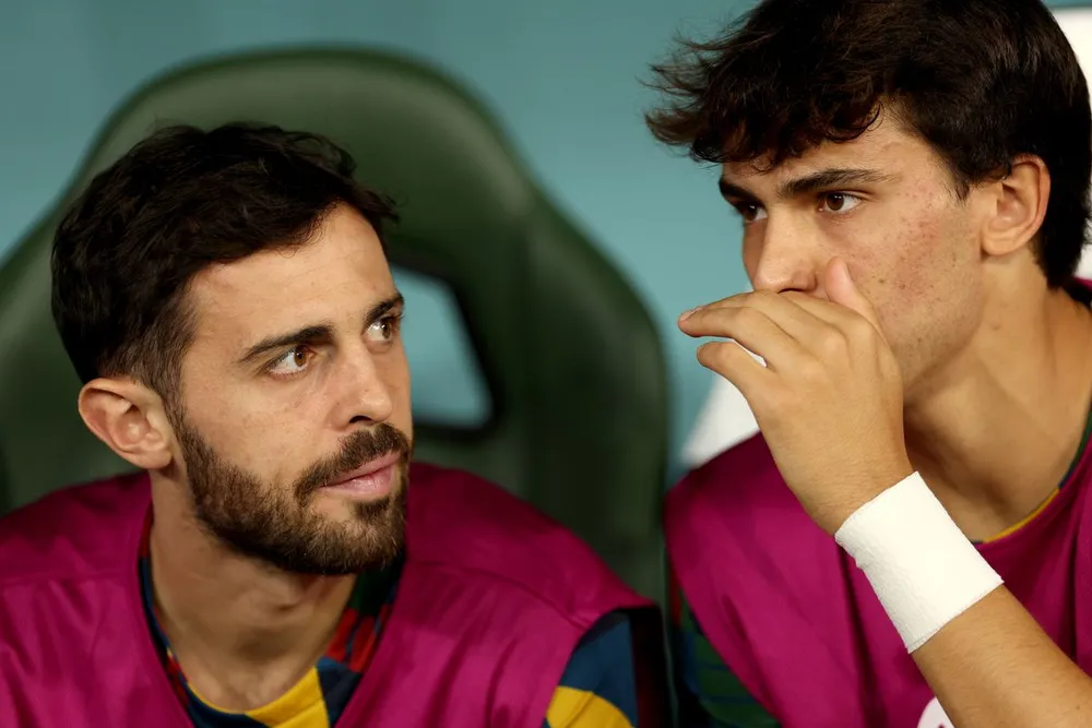 Joao Felix khẳng định Bernardo Silva muốn kế thừa chiếc áo số 10 của Lionel Messi tại Barca. ẢNH: GETTY silva-felix-barcelona.jpeg