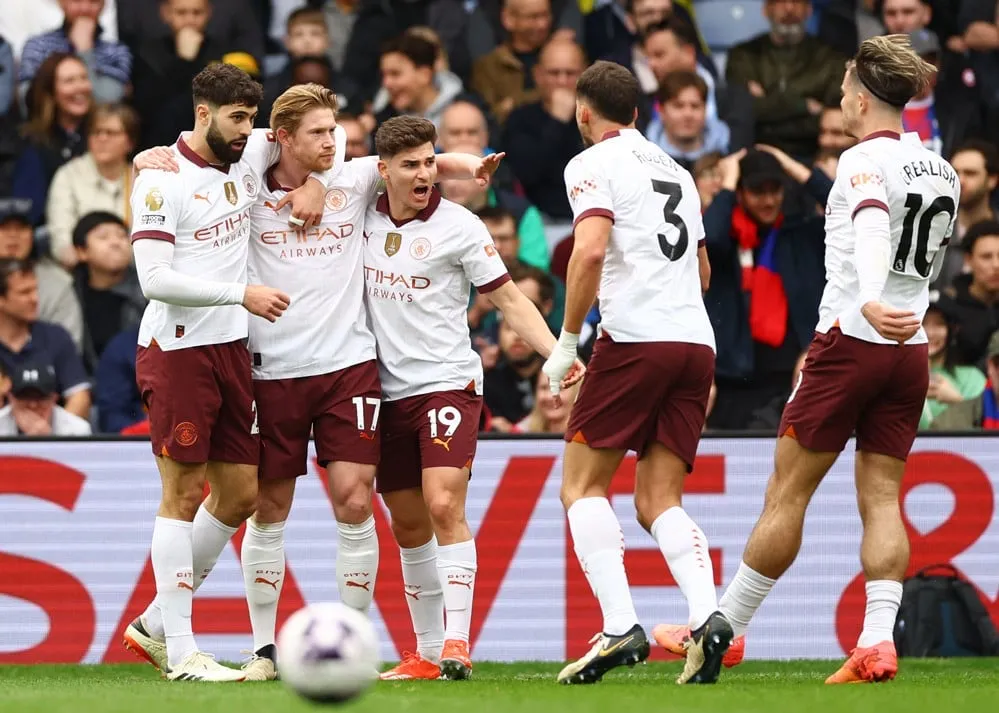 Thắng Crystal Palace nhưng Man City vẫn chưa thể leo lên đỉnh bảng xếp hạng Premier League. Ảnh: Getty IMG_8578.jpeg