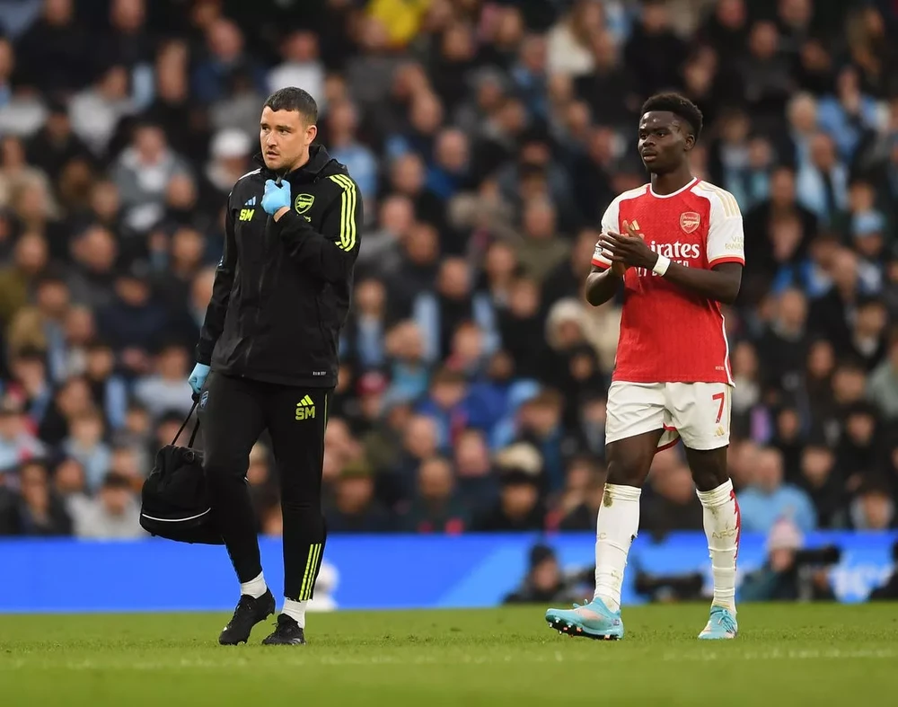 Arteta tin Saka sẽ hoàn toàn khỏe mạnh đóng góp cho Arsenal trong phần còn lại của mùa giải. ẢNH: GETTY saka-arsenal.jpg