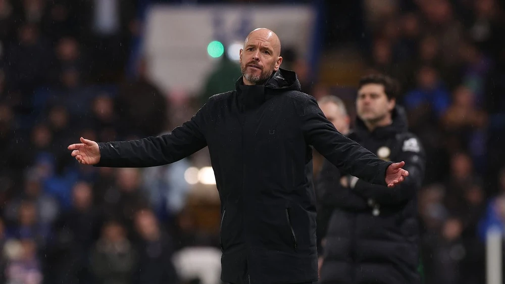 Erik Ten Hag chưa bao giờ có được lực lượng mạnh nhất trong cả mùa giải này ở MU. ẢNH: GETTY ten-hag-manchester-united.jpeg