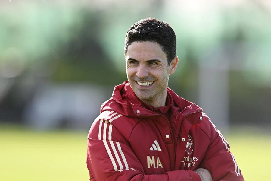 Arteta có thể không xem các trận đấu của Man City và Liverpool vì lí do buồn cười là bận chơi Lego cùng con. ẢNH: GETTY mikel-arteta.jpeg