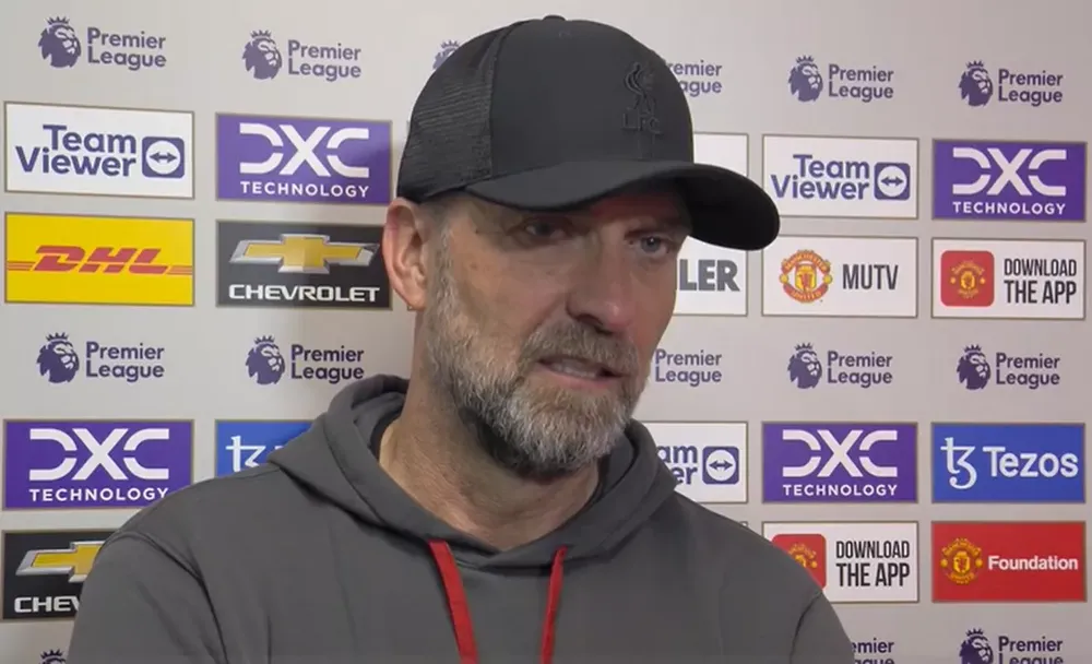 Klopp ngạc nhiên khi phóng viên nói MU thất vọng vì không thể thắng Liverpool. ẢNH: MIRROR jurgen-klopp.jpg