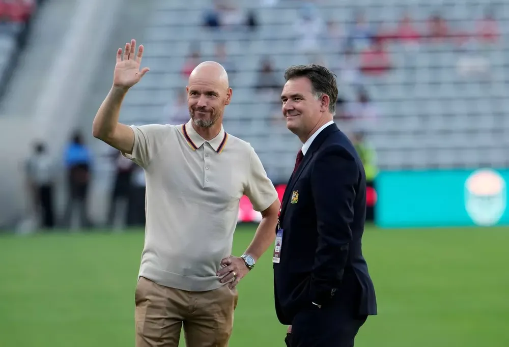 John Murtough phải rời Manchester United sau 10 năm gắn bó, còn tương lai của HLV Erik Ten Hag có vẻ được đảm bảo. ẢNH: GETTY manchester-united-Murtough-ten-hag.jpg