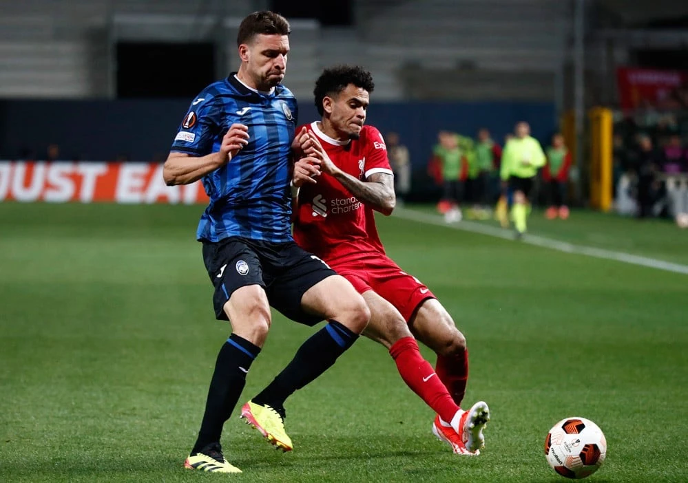 Liverpool bế tắc hoàn toàn trước lối chơi phòng ngự của Atalanta. Ảnh: Reuters IMG_8697.jpeg