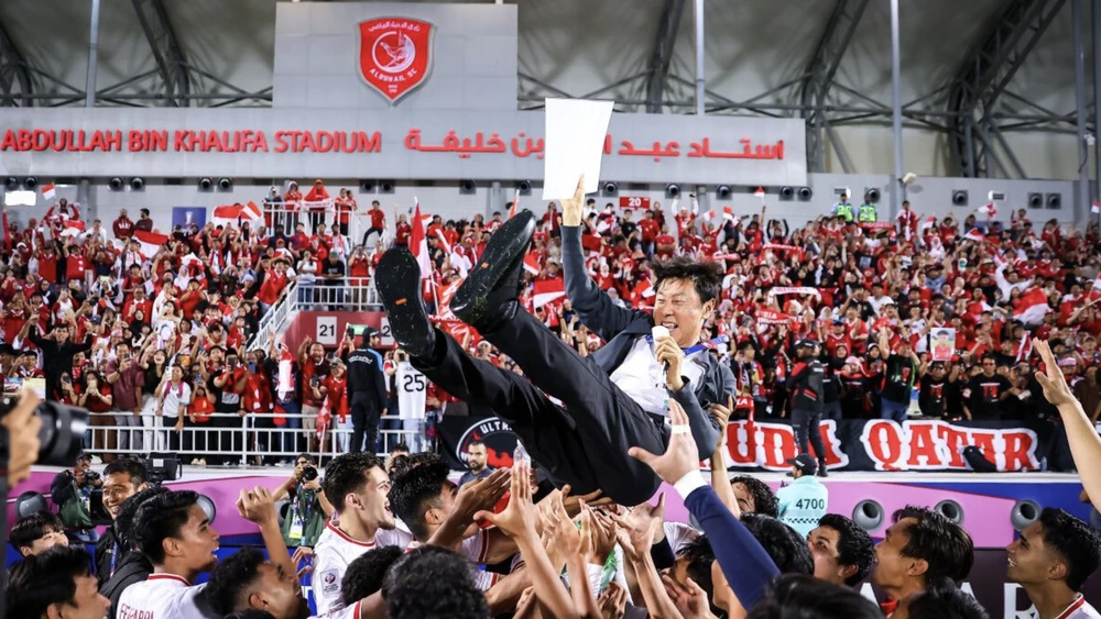 HLV Shin Tae-yong là tâm điểm của sự chú ý tại châu Á sau khi giúp U-23 Indonesia đánh bại U-23 Hàn Quốc ở tứ kết U-23 châu Á. ẢNH: AFC shin-tae-yong-u-23-indonesia.png