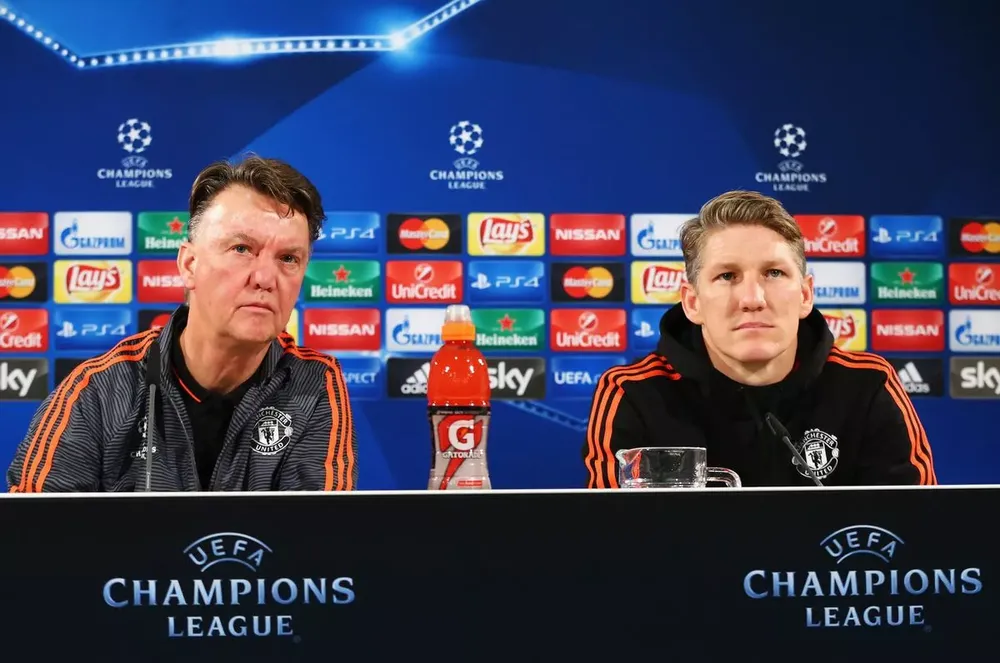 Van Gaal làm thầy của Schweinsteiger ở Bayern Munich và MU. ẢNH: GETTY mu