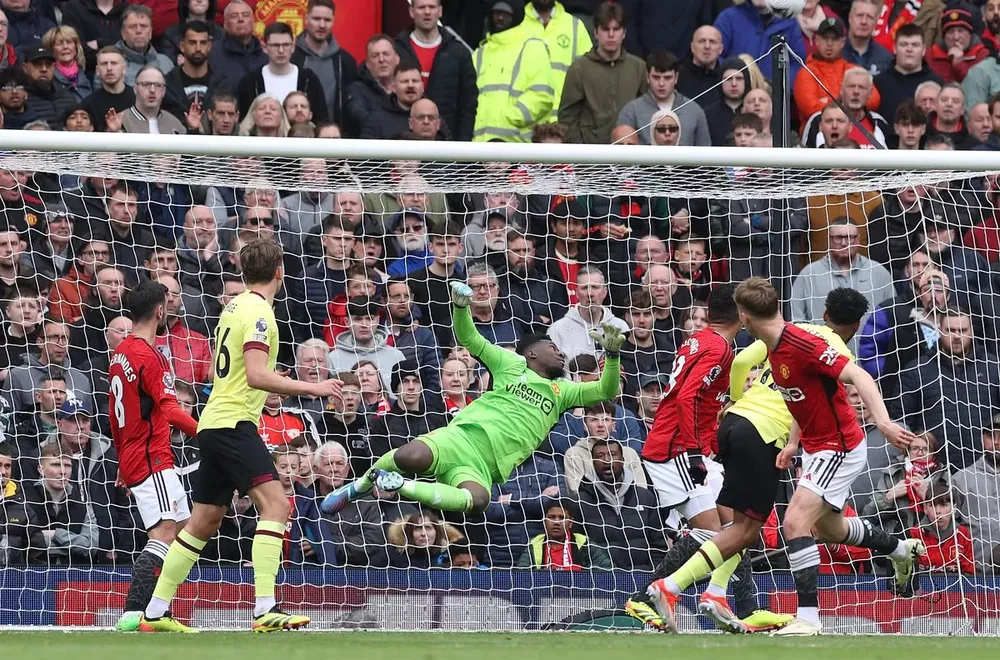 Andre Onana đối mặt với hàng chục pha dứt điểm từ đối phương mỗi trận. ẢNH: GETTY mu-premier-league.jpg
