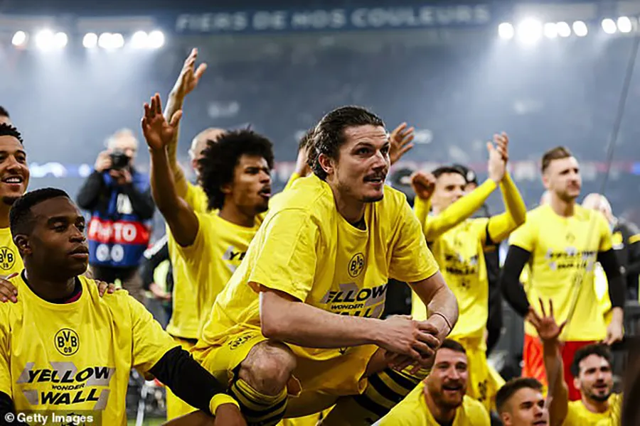 Borussia Dortmund ăn mừng đầy ngạo nghễ sau khi vào chung kết Champions League. ẢNH: GETTY borussia-dortmund-champions-league.jpg