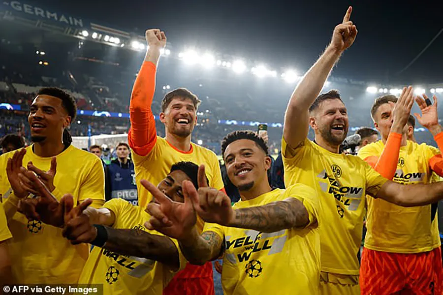 Các cầu thủ Borussia Dortmund ăn mừng lọt vào chung kết Champions League. ẢNH: GETTY champions-league-borussia-dortmund.jpg