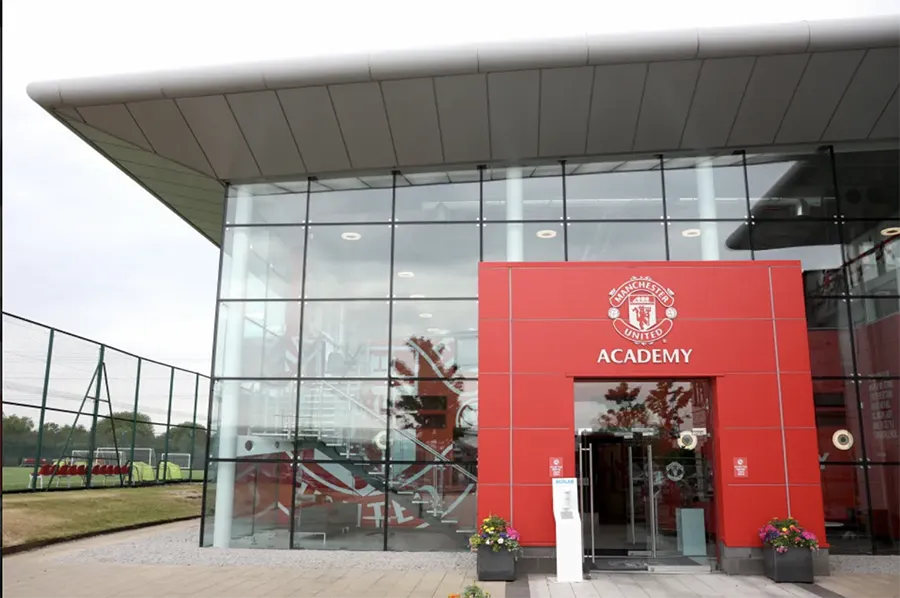 Cơ sở vật chất của MU lạc hậu hàng thập kỷ so với đối thủ. ẢNH: GETTY manchester-united.png