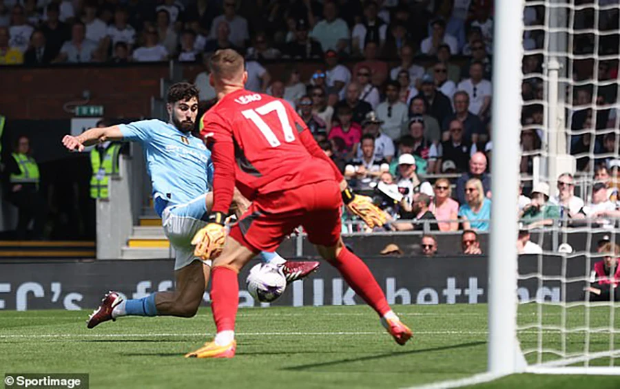 Tình huống ghi 2 bàn của Josko Gvardiol vào lưới Fulham. ẢNH: REUTERS, SPORTIMAGE Gvardiol-manchester-city.jpg