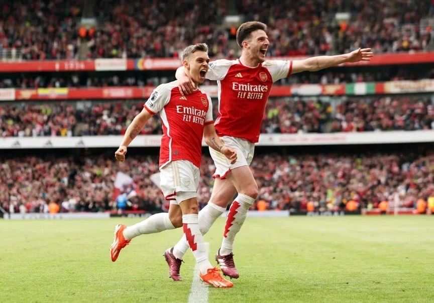 Trossard đang bay cao trên hàng công của Arsenal với vai trò đóng thế. Ảnh: Getty IMG_8867.jpeg