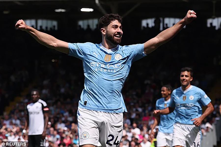 Josko Gvardiol suýt chút nữa làm nên lịch sử Premier League. ẢNH: REUTERS man-city-Josko-Gvardiol.jpg
