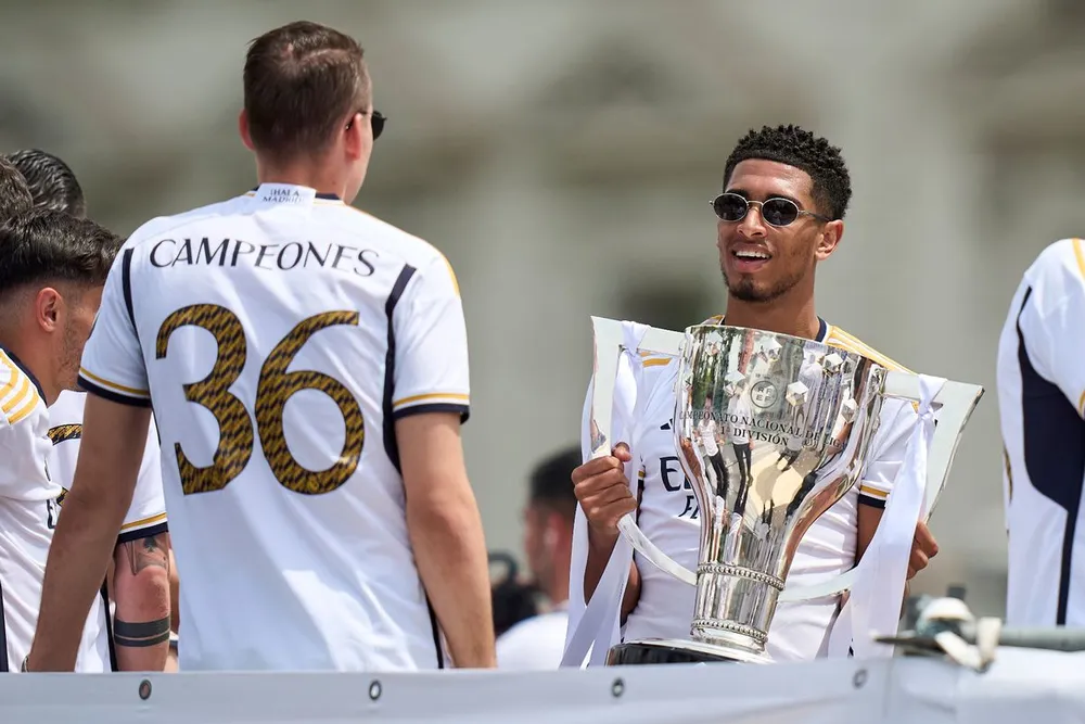 Jude Bellingham giành danh hiệu đầu tiên trong màu áo Real Madrid. ẢNH: GETTY Real-Madrid-an-mung-vo-dich-La-Liga-1.jpeg