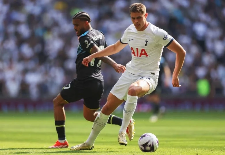 Tottenham vừa ngắt được mạch trận toàn hòa và thua khi vất vả thắng Burnley 2-1. Ảnh: Getty tottenham-premier-league.jpeg