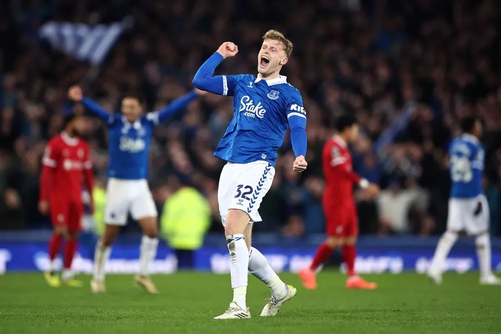 Jarrad Branthwaite đang được hàng loạt ông lớn ở châu Âu quan tâm, trong đó có MU. ẢNH: GETTY Branthwaite-everton-manchester-united.jpeg
