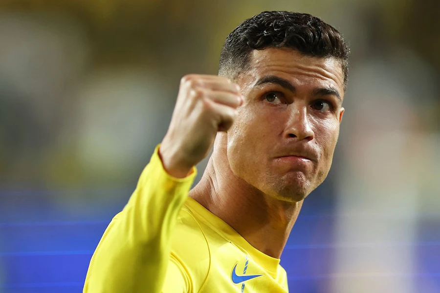 Ronaldo rất muốn Bruno Fernandes gia nhập Al Nassr. ẢNH: GETTY ronaldo-al-nassr.jpeg