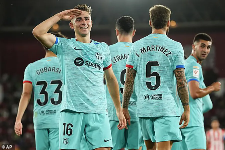 Tình hình tài chính của Barcelona lâm nguy vài năm qua. ANH: AP la-liga-barca.jpg