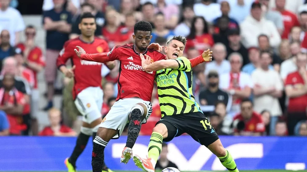 Arsenal vừa thắng MU 1-0 để tiếp tục đua vô địch Premier League với Man City đến vòng cuối cùng. ẢNH: GETTY arsenal-mu-premier-league.jpg