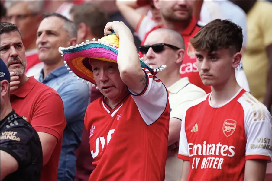 Nỗi buồn vô hạn của fan Arsenal vì không thể vô địch Premier League mùa này. ẢNH: PA premier-league-arsenal.png