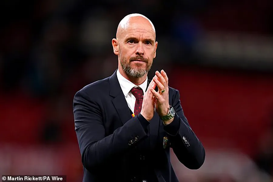 Ten Hag không có gì để nói về việc ông có khả năng bị MU sa thải. ẢNH: PA mu