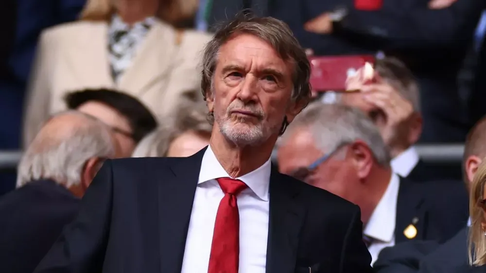 Sir Jim Ratcliffe có mặt trên khán đài sân Wembley theo dõi trận chung kết FA Cup giữa MU và Man City. ẢNH: MIRROR mu-sir-jim-ratcliffe.jpg
