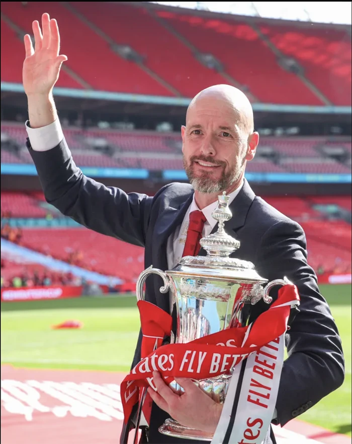 Chức vô địch FA Cup có thể giải cứu công việc của Ten Hag tại MU. ẢNH: GETTY fa-cup-erik-ten-hag.png