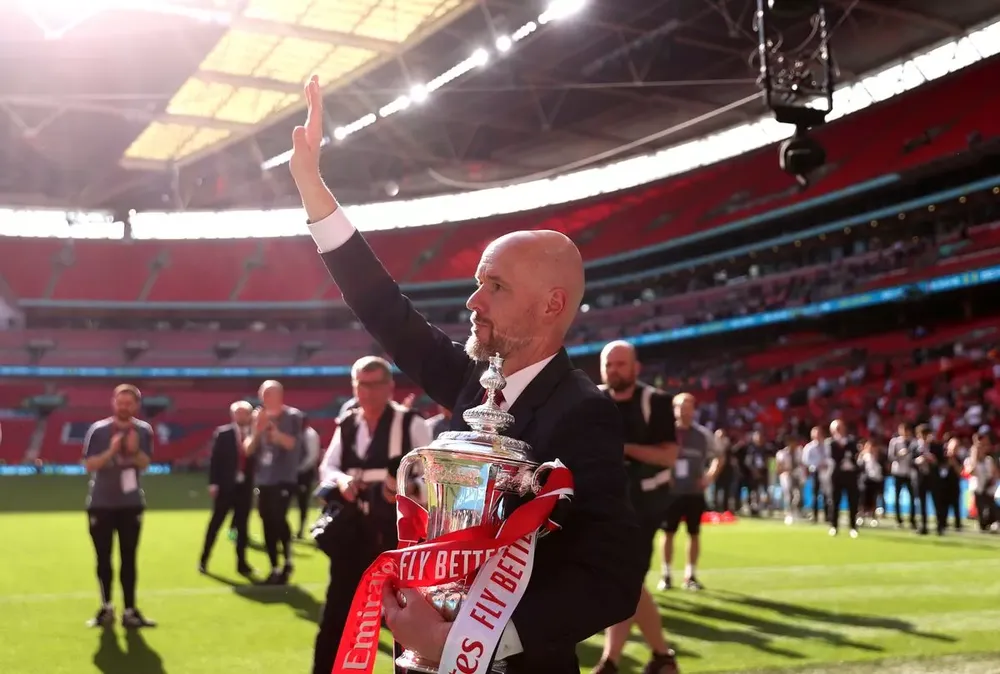 HLV Erik Ten Hag cùng MU có nguy cơ mất suất dự Europa League mùa tới. ẢNH: GETTY mu-europa-league.jpg